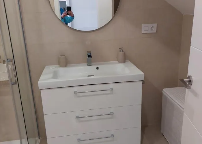 Deluxe Castle Harbour Apartment *